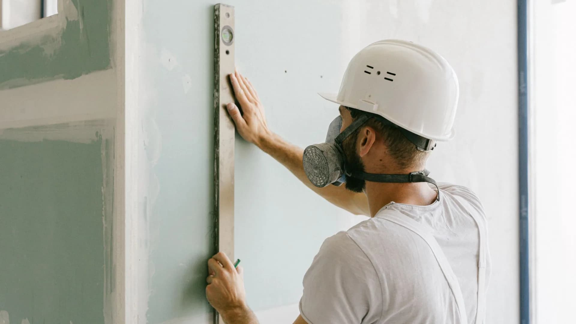 Contractor repairing drywall in Toronto home
