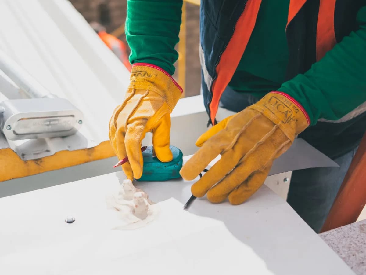 Contractor preparing for gutter service