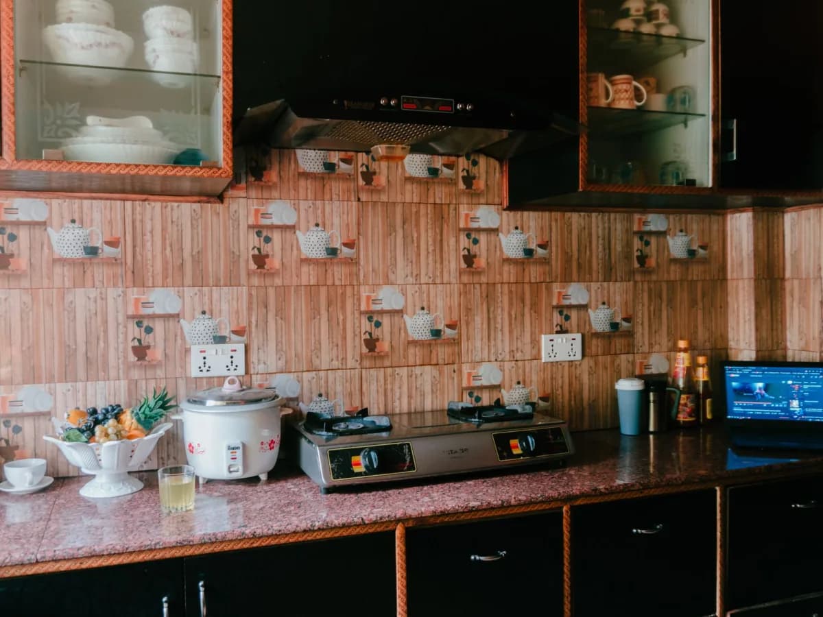 Range hood in use with stovetop smoke
