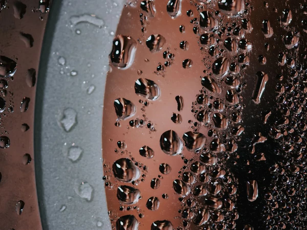 Pooling water under a humidifier