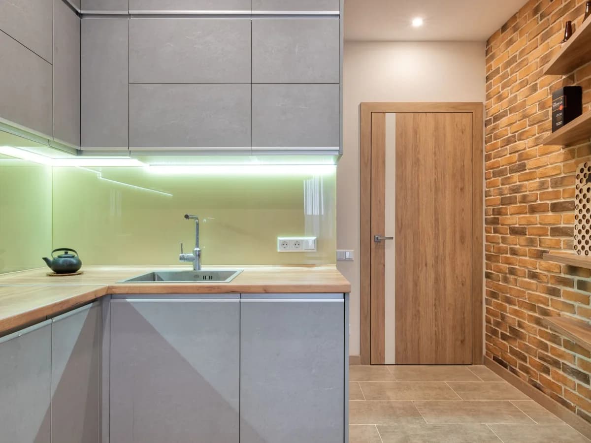 Sagging hinges on kitchen cabinet