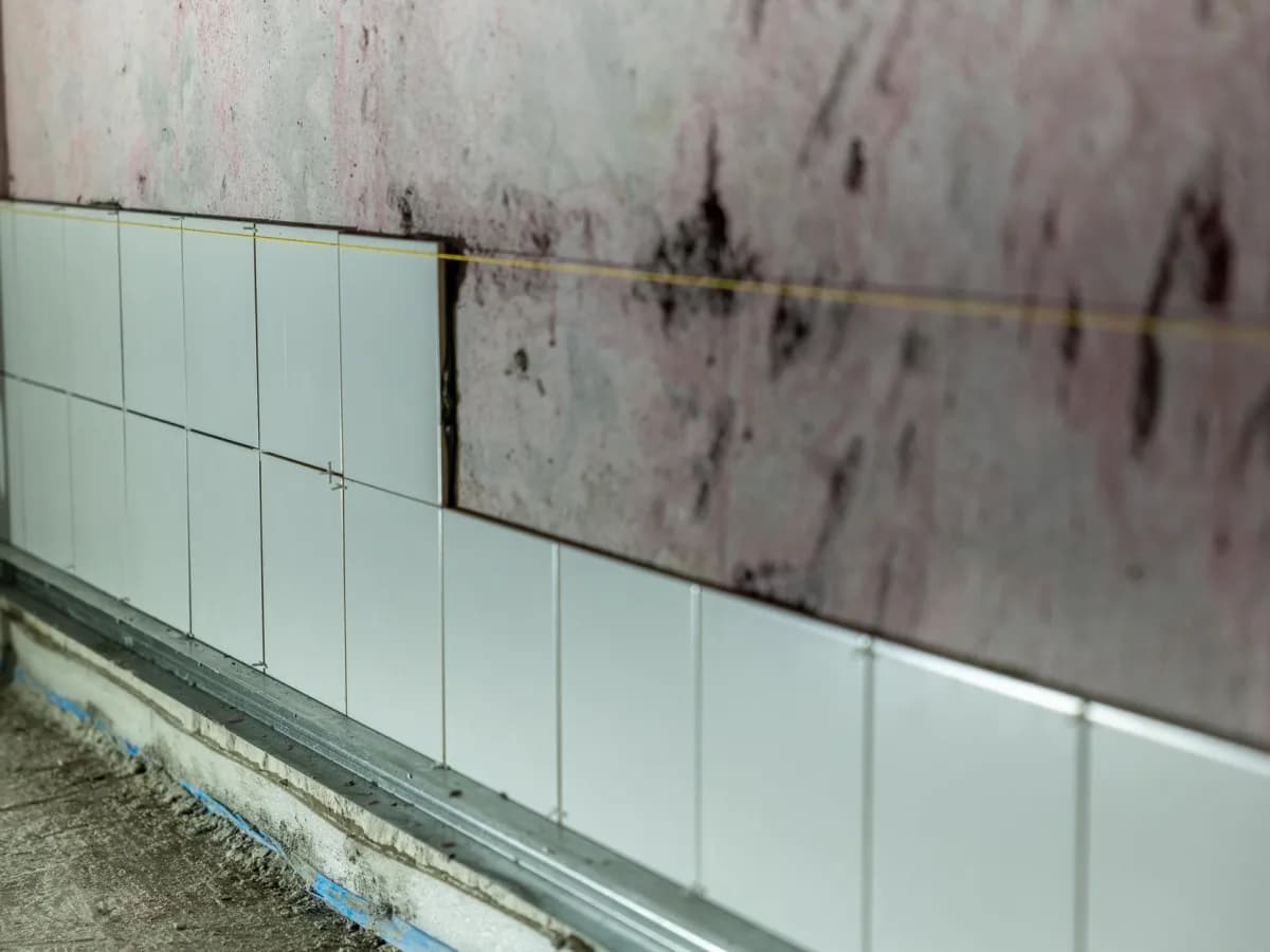 Close up of molded caulk in bathtub corner