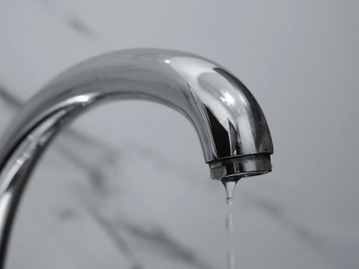 Inspecting kitchen faucet for leaks